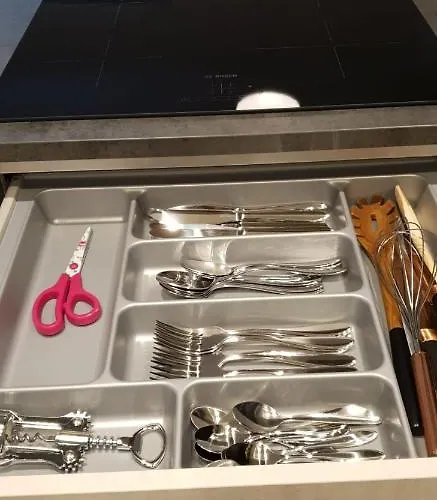 Executive Triplex House, 3 Bedroom 3 Bathrooms 1 Living Kitchen - Huge Terrace For Master Bedroom - Private E Parking Lez Congestion Zone Free - Garden - 5 Mins Drive To Centre Station * Глазго