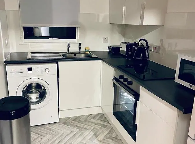 Modern 2 Bedroom With Free Parking * גלאזגו