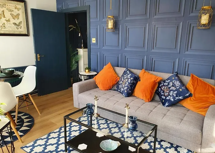 Cosy 3 Bedroom Flat In Centre *