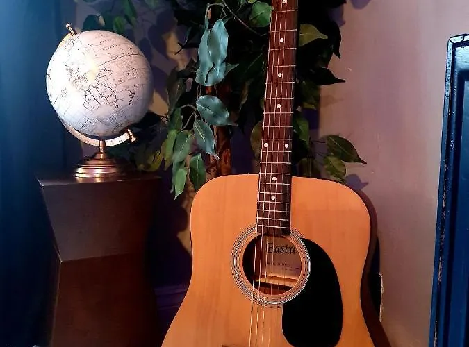 Cosy 3 Bedroom Flat In Centre *