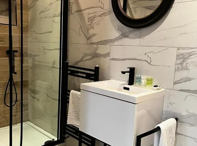 West End -stunning, 2 Bedroom, Main Door Flat With Private Parking * Glasgow