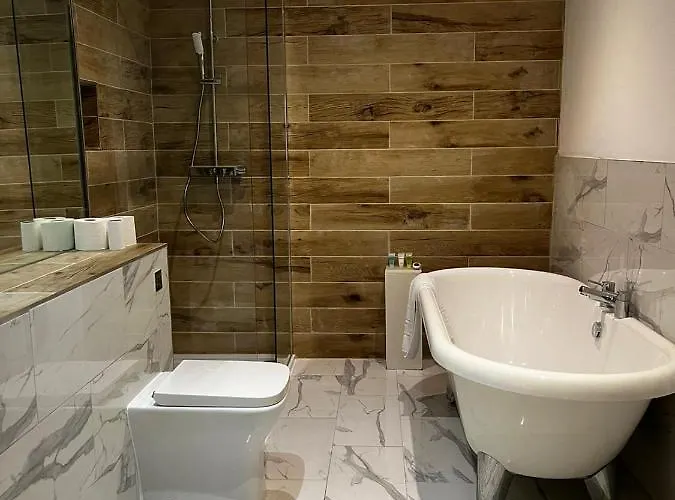 West End -stunning, 2 Bedroom, Main Door Flat With Private Parking * Glasgow