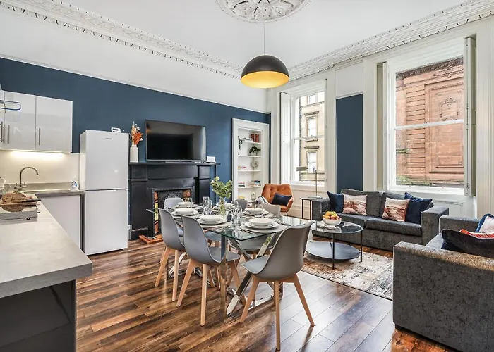 Renfrew 4-bed Flat *