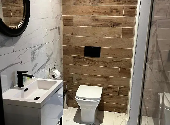 Appartamento West End -stunning, 2 Bedroom, Main Door Flat With Private Parking *