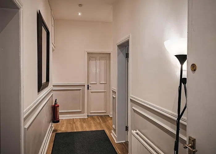 3 Bed In The Heart Of Westend Of