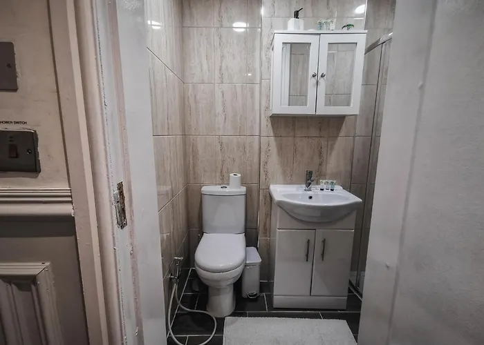 3 Bed In The Heart Of Westend Of