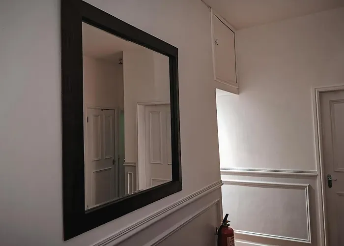 3 Bed In The Heart Of Westend Of