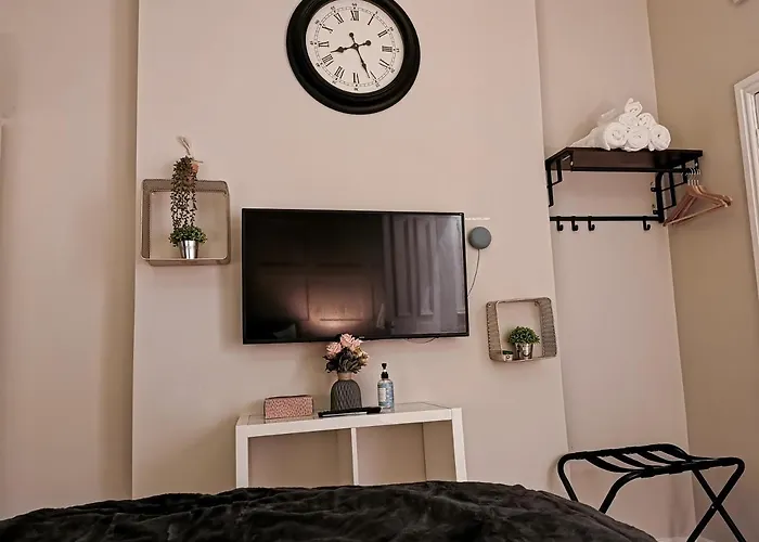 3 Bed In The Heart Of Westend Of *