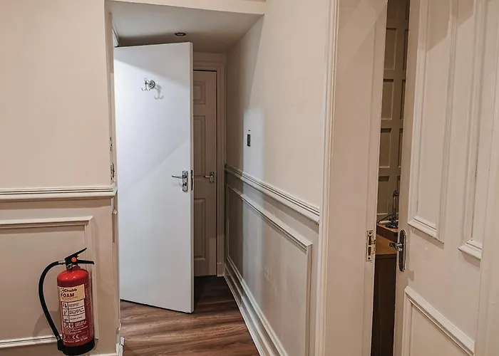 3 Bed In The Heart Of Westend Of