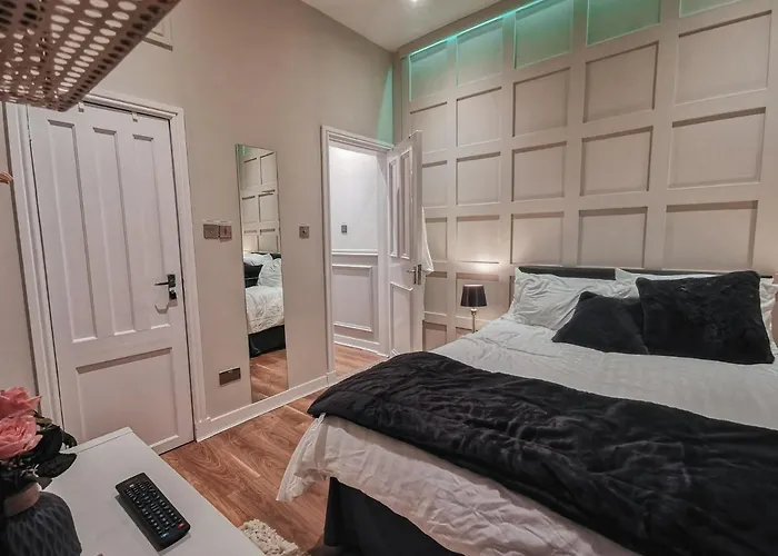 3 Bed In The Heart Of Westend Of *