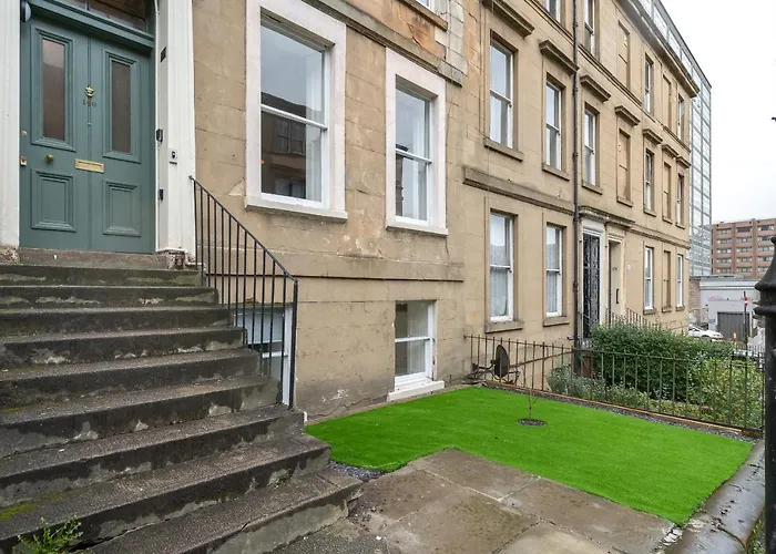 Renfrew 4-bed Flat