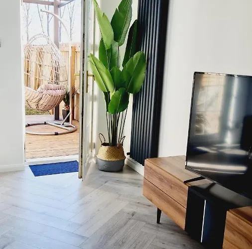 Beautiful 2bed House With Garden, Walking Distance To Town - Free Parking Appartement *