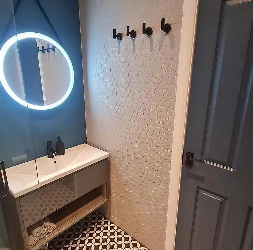 Beautiful 2bed House With Garden, Walking Distance To Town - Free Parking Glasgow