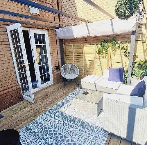 Apartment Beautiful 2bed House With Garden, Walking Distance To Town - Free Parking