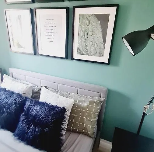 Beautiful 2bed House With Garden, Walking Distance To Town - Free Parking