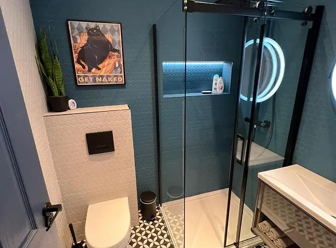 Beautiful 2bed House With Garden, Walking Distance To Town - Free Parking