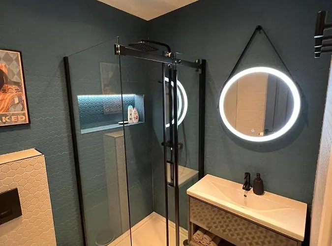 Beautiful 2bed House With Garden, Walking Distance To Town - Free Parking *