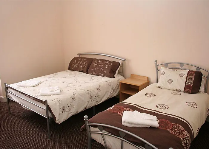 Queen's Park Hotel 2*