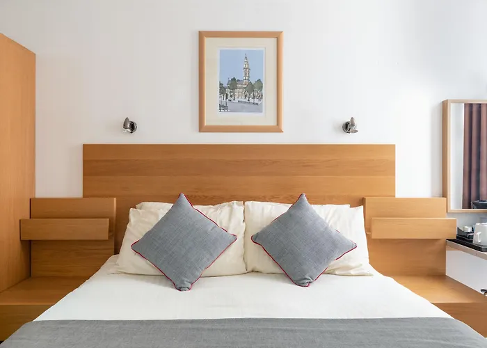 Charing Cross Hotel 3*