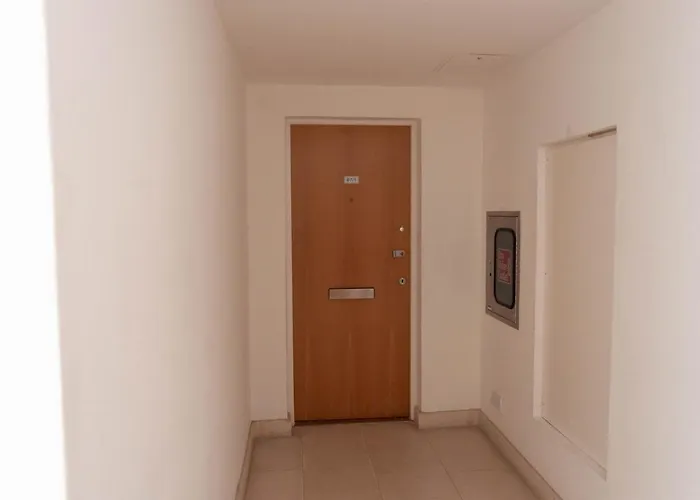 Pass The Keys Lovely 2-bed In Perfect City Location With Parking *