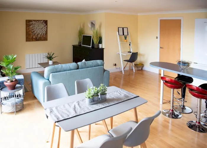 Pass The Keys Lovely 2-bed In Perfect City Location With Parking דירה *