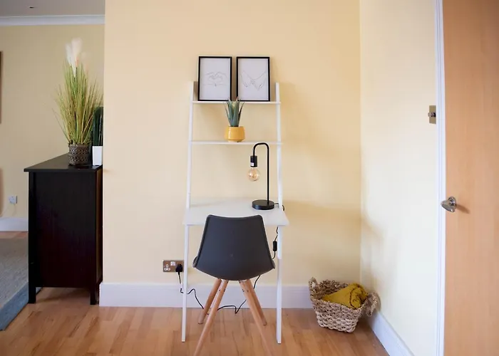 Pass The Keys Lovely 2-bed In Perfect City Location With Parking Glasgow