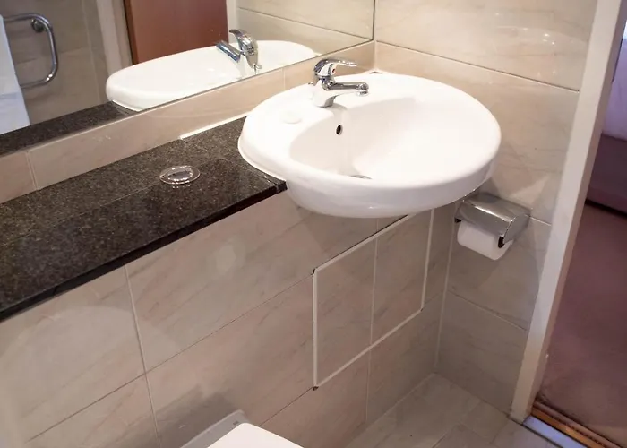 Pass The Keys Lovely 2-bed In Perfect City Location With Parking * גלאזגו