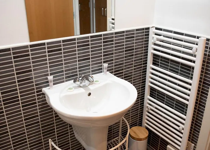 Cosy 1 Bed Next To Sec, Ovo Hydro, Finnieston - Pass The Keys Glasgow