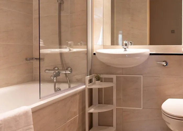 Pass The Keys Lovely 2-bed In Perfect City Location With Parking * גלאזגו