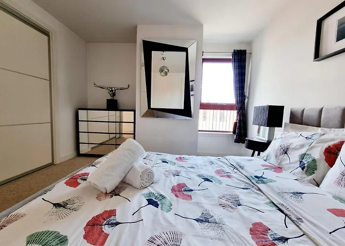 Two Bed Penthouse In The Heart Of アパート