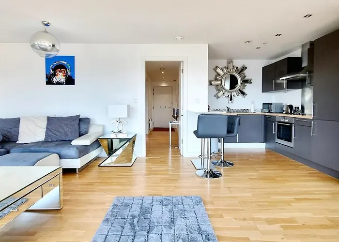 Two Bed Penthouse In The Heart Of شقة