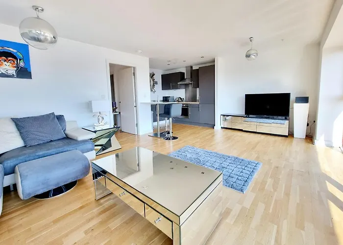 Two Bed Penthouse In The Heart Of アパート