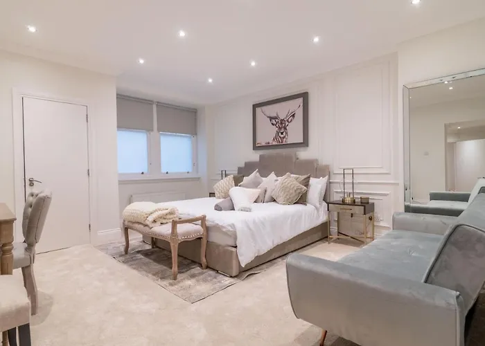 Large Blythswood * Glasgow