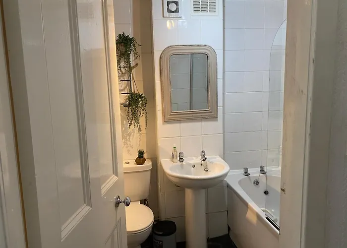 Captivating In Westend Uk * グラスゴー