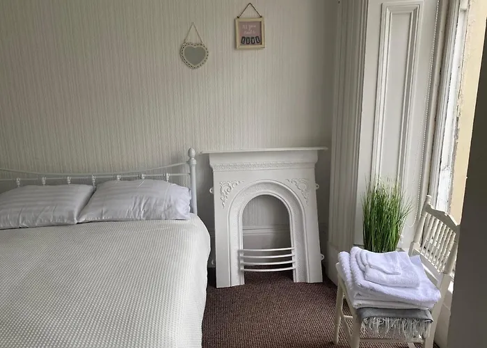 Captivating In Westend Uk *