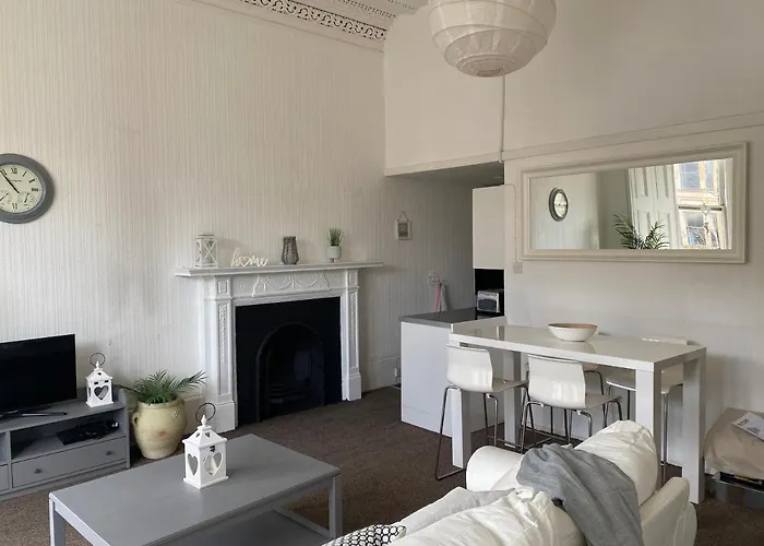Captivating In Westend Uk Appartement *