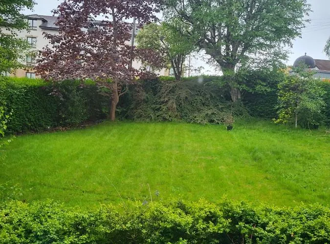 Large 3 Bed West End Free Parking & Electric Vehicle Point * Γλασκώβη