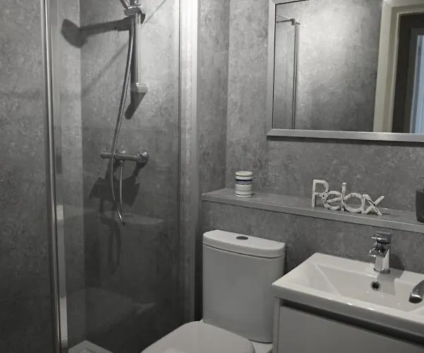 The Cluthar - Ground Floor West End Centre Rockvilla Flat & Parking Appartement