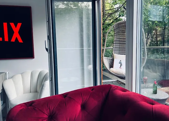 Designer House - Of / 'hillhead' West End G12 - Luxurious & Contemporary Detached House / Terrace / Garden / 'electric Car Charging' Garage Parking Villa