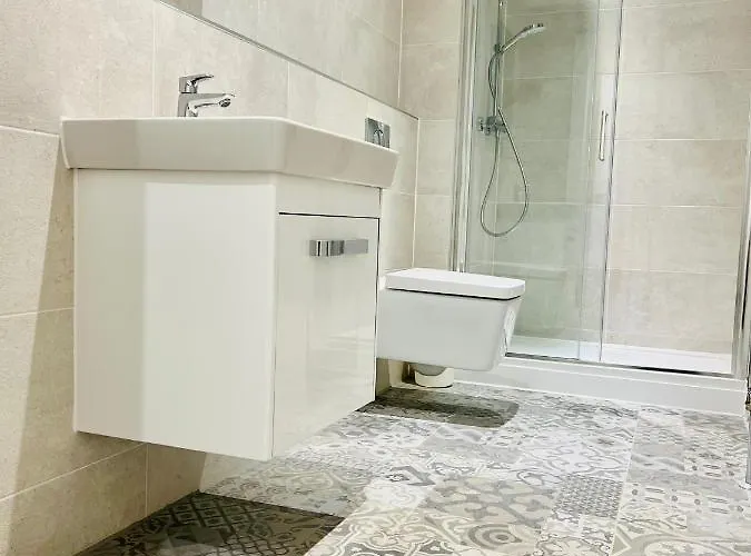 Villa Designer House - Of / 'hillhead' West End G12 - Luxurious & Contemporary Detached House / Terrace / Garden / 'electric Car Charging' Garage Parking