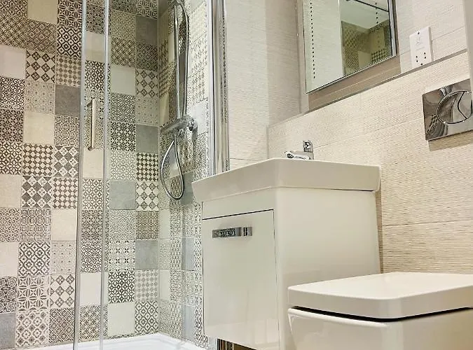 Designer House - Of / 'hillhead' West End G12 - Luxurious & Contemporary Detached House / Terrace / Garden / 'electric Car Charging' Garage Parking Villa *