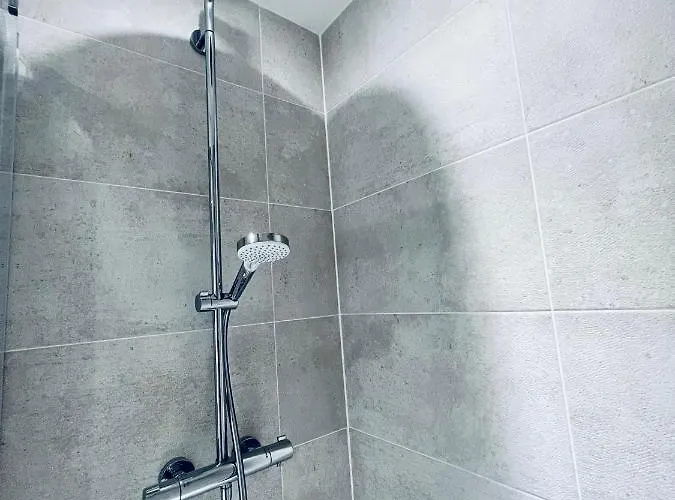 Villa Designer House - Of / 'hillhead' West End G12 - Luxurious & Contemporary Detached House / Terrace / Garden / 'electric Car Charging' Garage Parking