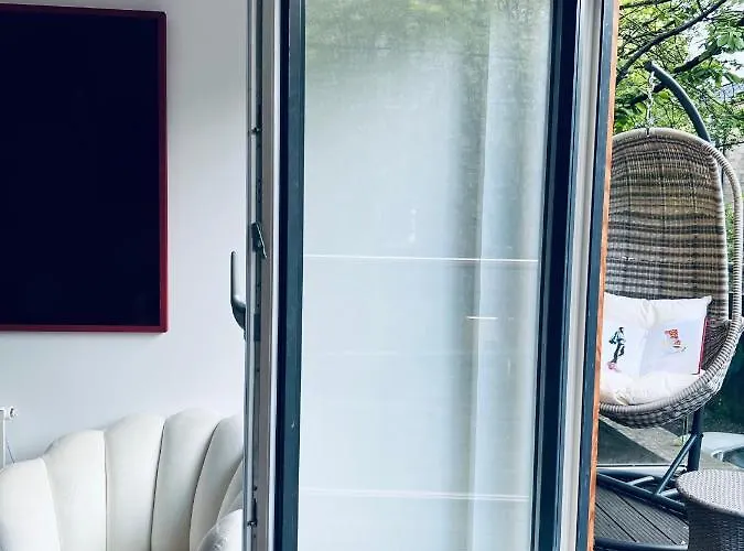 Designer House - Of / 'hillhead' West End G12 - Luxurious & Contemporary Detached House / Terrace / Garden / 'electric Car Charging' Garage Parking Glasgow