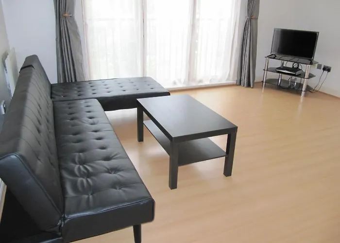 Cozy Off Road 2 Bedroom With Free Wi-fi And Private Parking * Glasgow