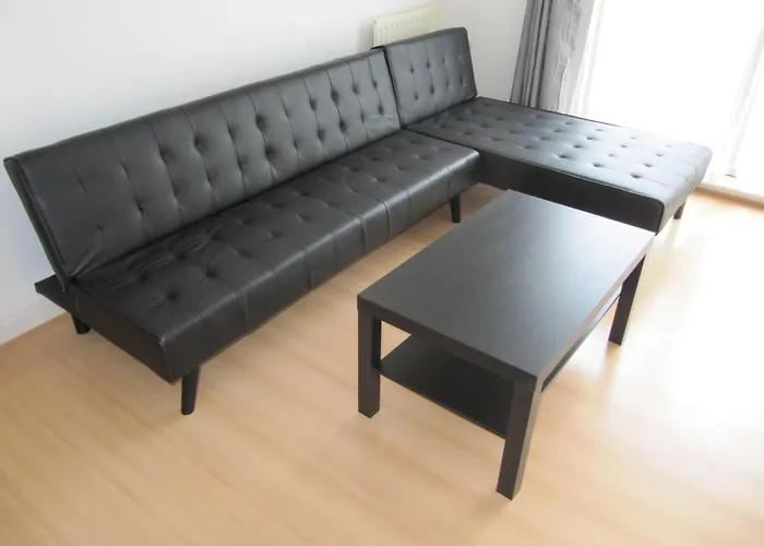 Cozy Off Road 2 Bedroom With Free Wi-fi And Private Parking