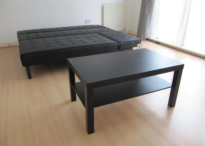 Cozy Off Road 2 Bedroom With Free Wi-fi And Private Parking * Glasgow