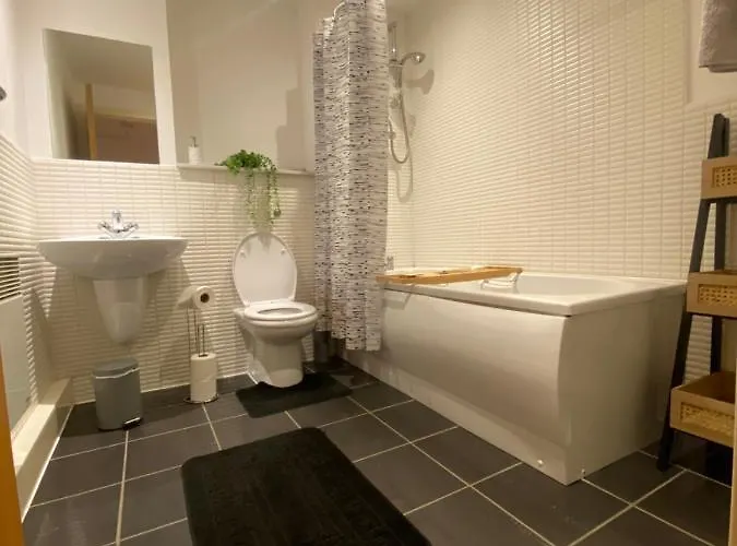 Secc&hydro Beautiful 2br With Free Parking Lägenhet