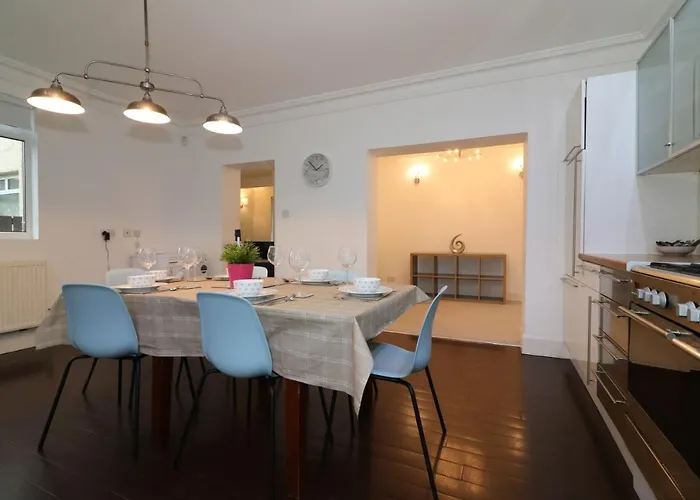 Signature - Moss View