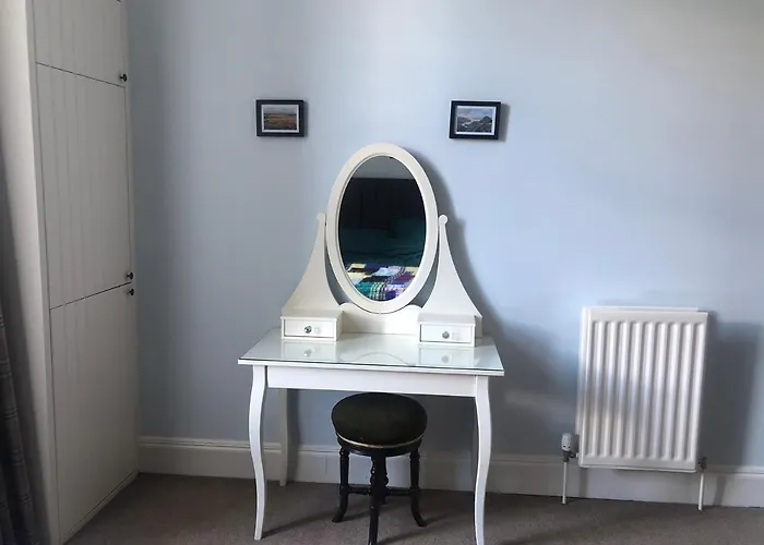 Beautiful Double In Idyllic West End Townhouse *