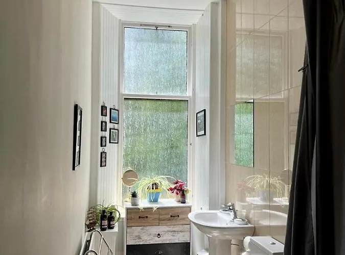 Beautiful Double In Idyllic West End Townhouse Homestay Glasgow